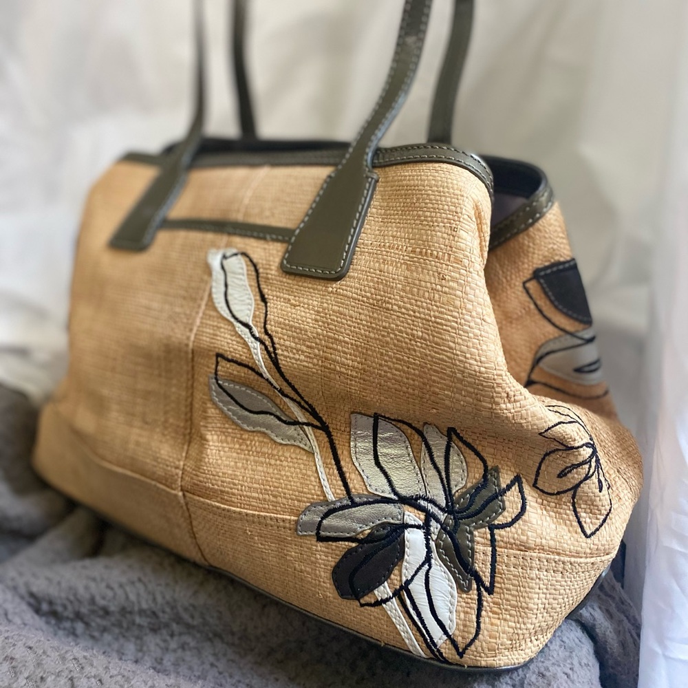 Coach - Picture 5 of 16